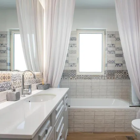 Willa Aeon Rhodes - New With Private Pool *