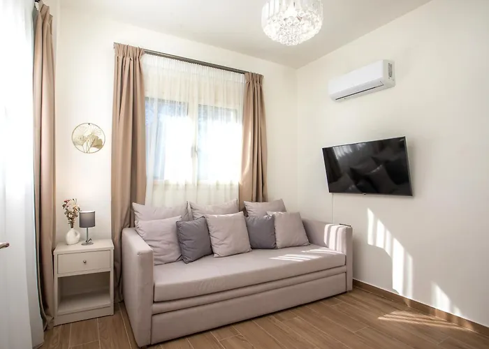 Aeon Rhodes - New With Private Pool *